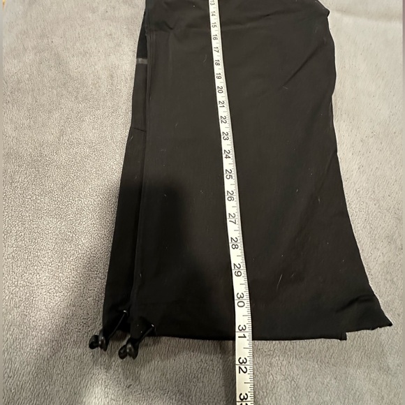 NWOT L.L. Bean Women's Comfort Cycling Capri with Cushioned Inner Short. M Black - Picture 4 of 15